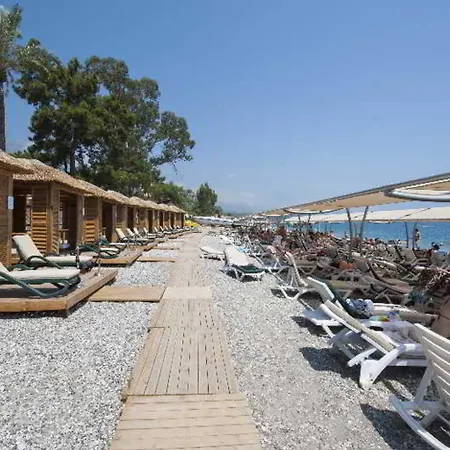Resort Crystal Aura &