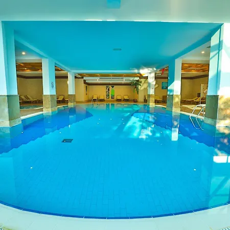 Resort Crystal Aura &